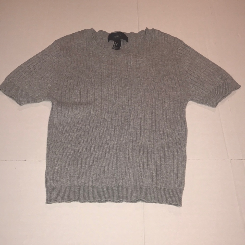 ⭐️Gray fitted knit top⭐️
